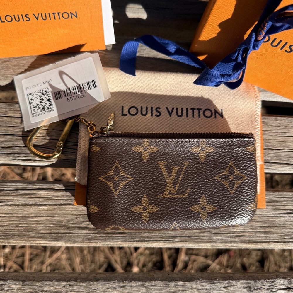 EUC Authentic Louis Vuitton Key Pouch Cles